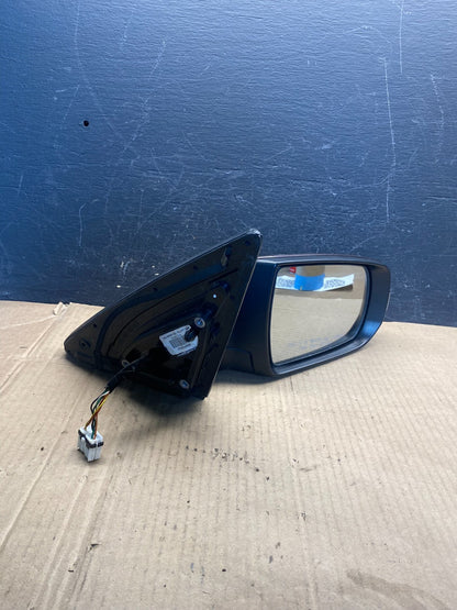 2011 to 2015 Kia Sorento Right Passenger Door Mirror Turn Signal AE2253 DW10