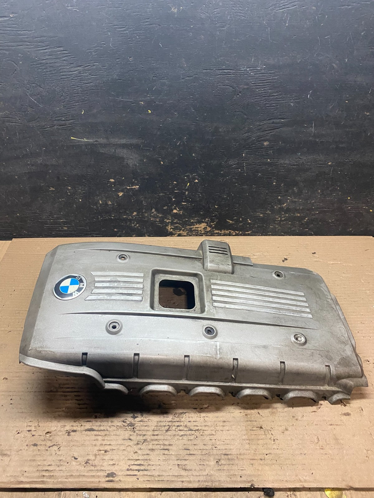 2006 to 2008 BMW 330i 530i Plastic Engine Cover Shield U7998 DG2
