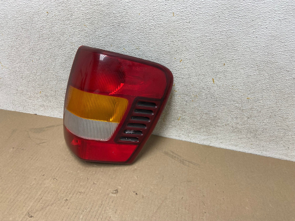 1999-2004 Jeep Grand Cherokee WJ Right Passenger Rh Tail Light AH6763 LK2
