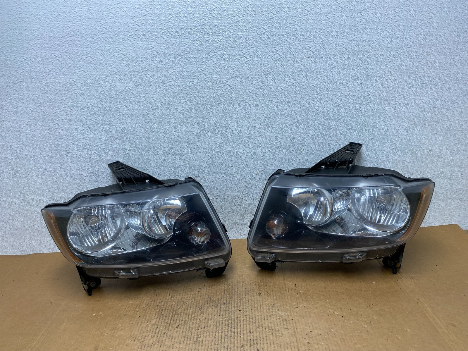 2011-2013 Jeep Grand Cherokee Left+Right Halogen Headlights AE1226 DW0