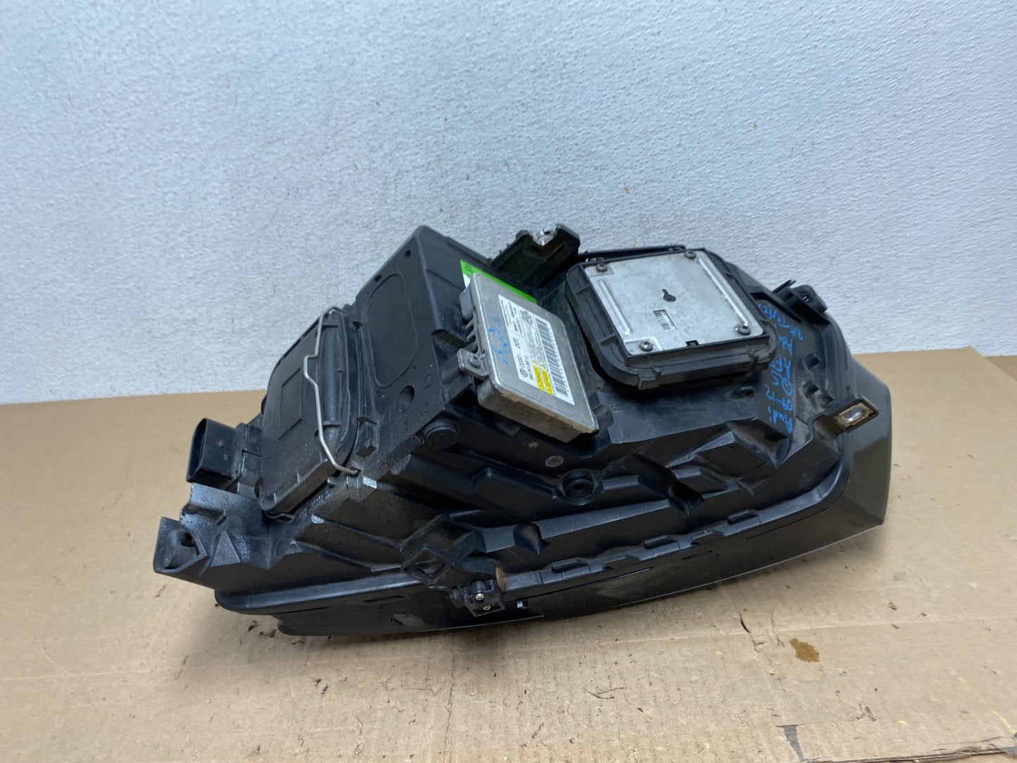 2009 to 2012 Audi Q5 Right Passenger RH Side Xenon HID Headlight AE6600 DW5