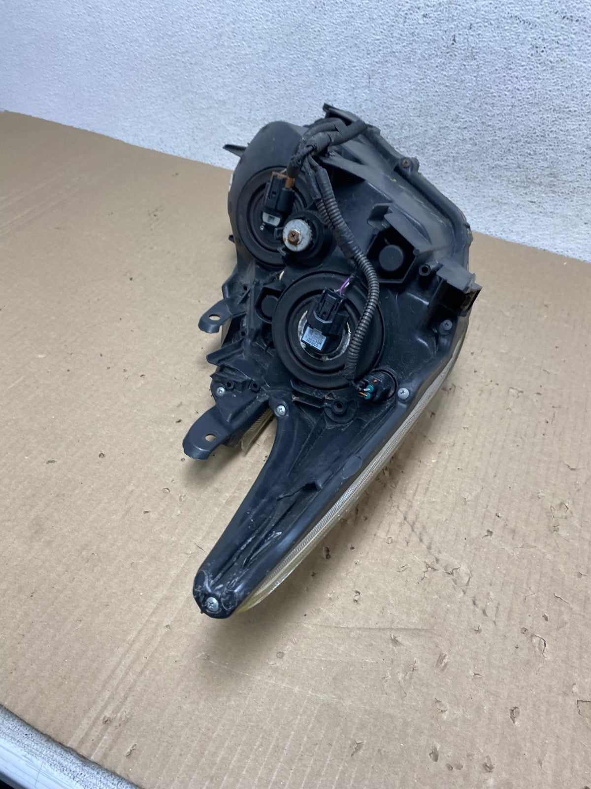 2010 - 2011 Toyota Prius Left Driver LH Blue Halogen Headlight AE9615 LK8