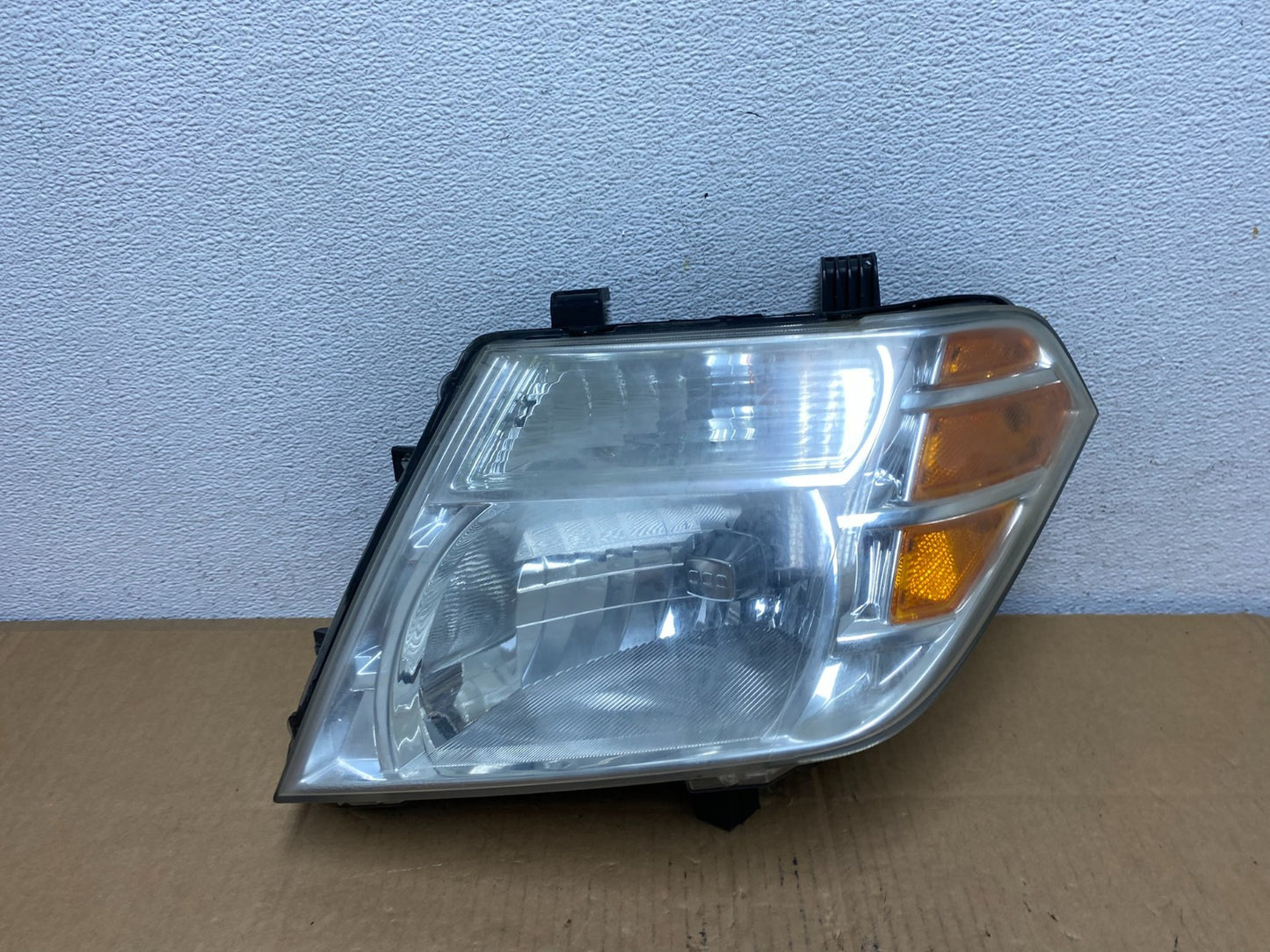 2008 to 2012 Nissan Pathfinder Halogen Headlight Left Driver Lh AD0827 DW0