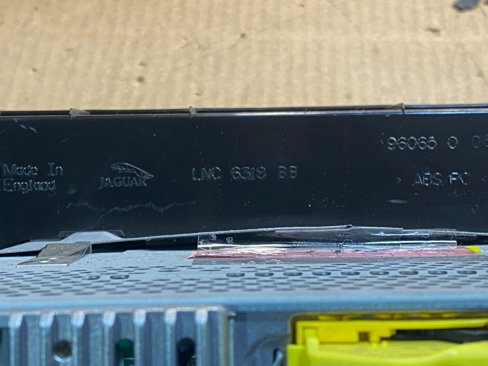 1998 to 2003 Jaguar XJ8 Vanden Plas Casette Radio AM/FM Tape Dash Z5368  DG6