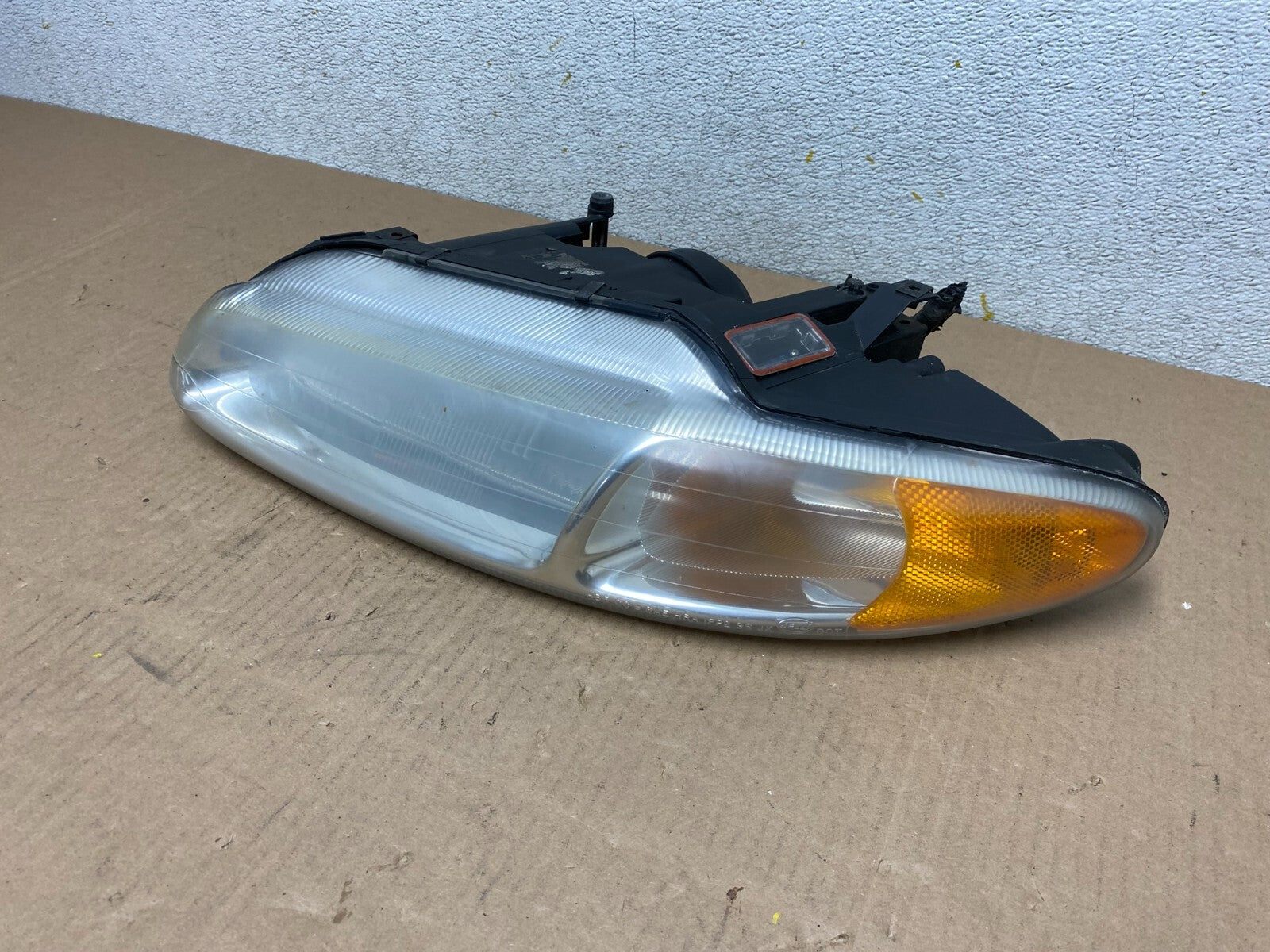1996-2000 Chrysler Sebring Left Driver LH Side Halogen Headlight OEM N1180 DW1