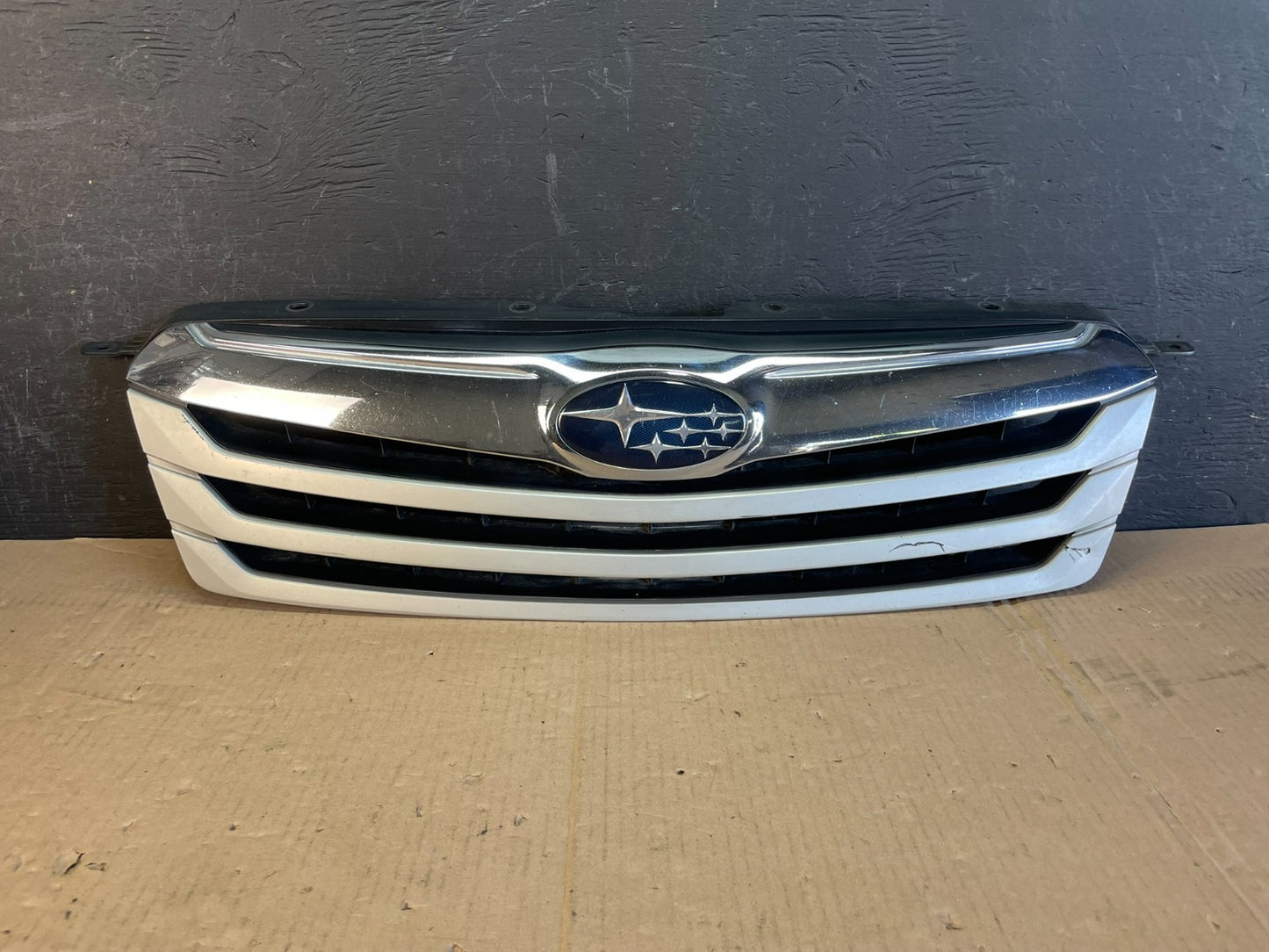 2010 to 2012 Subaru Legacy Outback Wagon Front Grill Grille AD8577 DG0