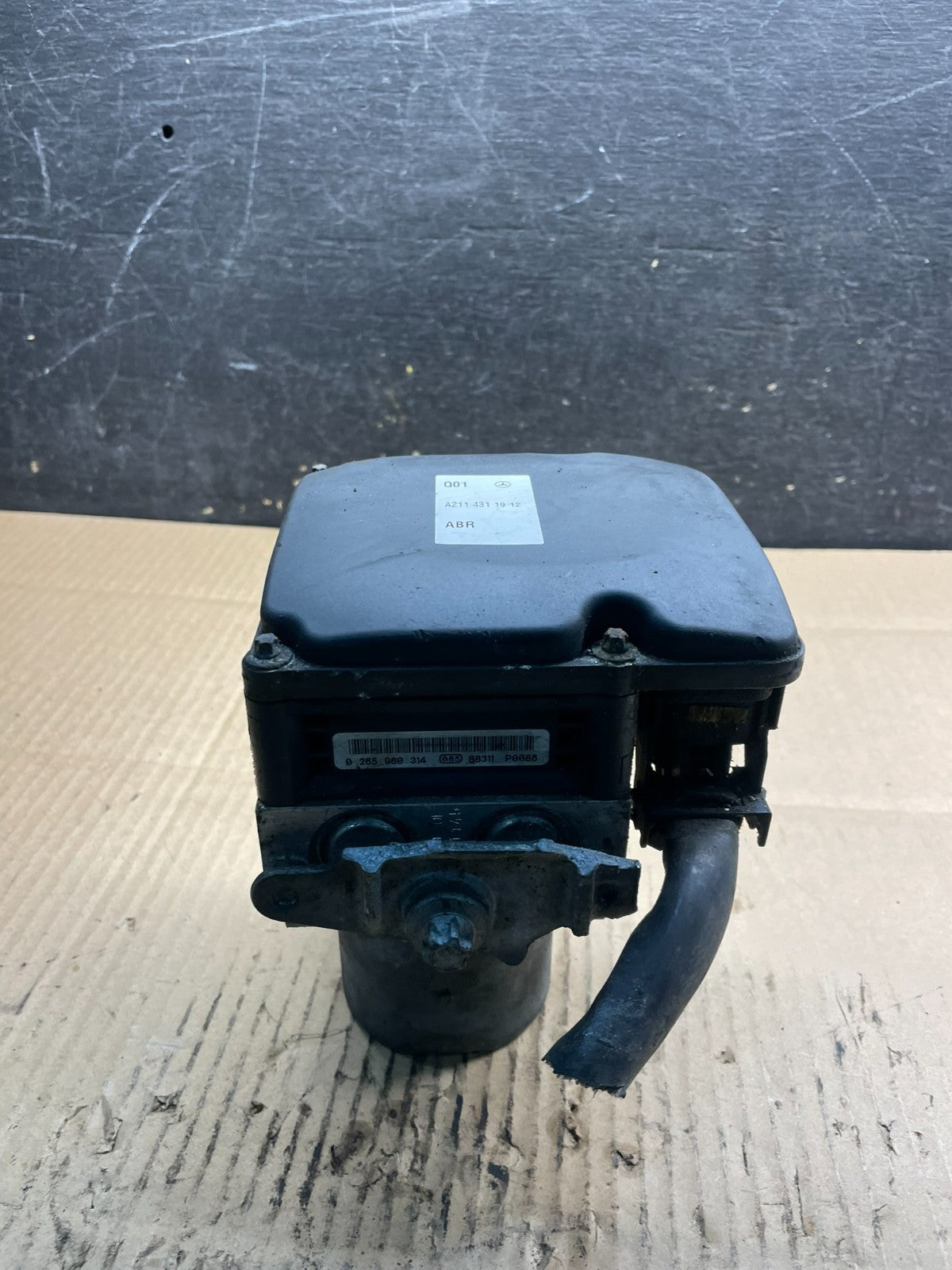 2006 to 2009 Mercedes E350 ABS Anti Lock Brake Pump A2114311912 x8795 DG1