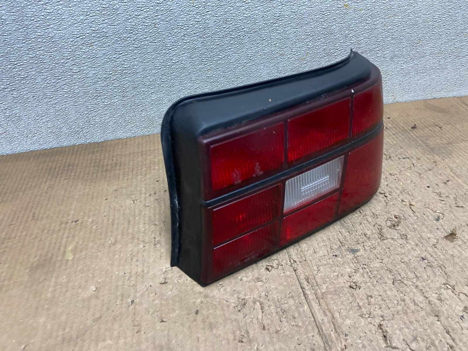1990 to 1991 Hyundai Excel Right Passenger Side Tail Light AA8573 DG2