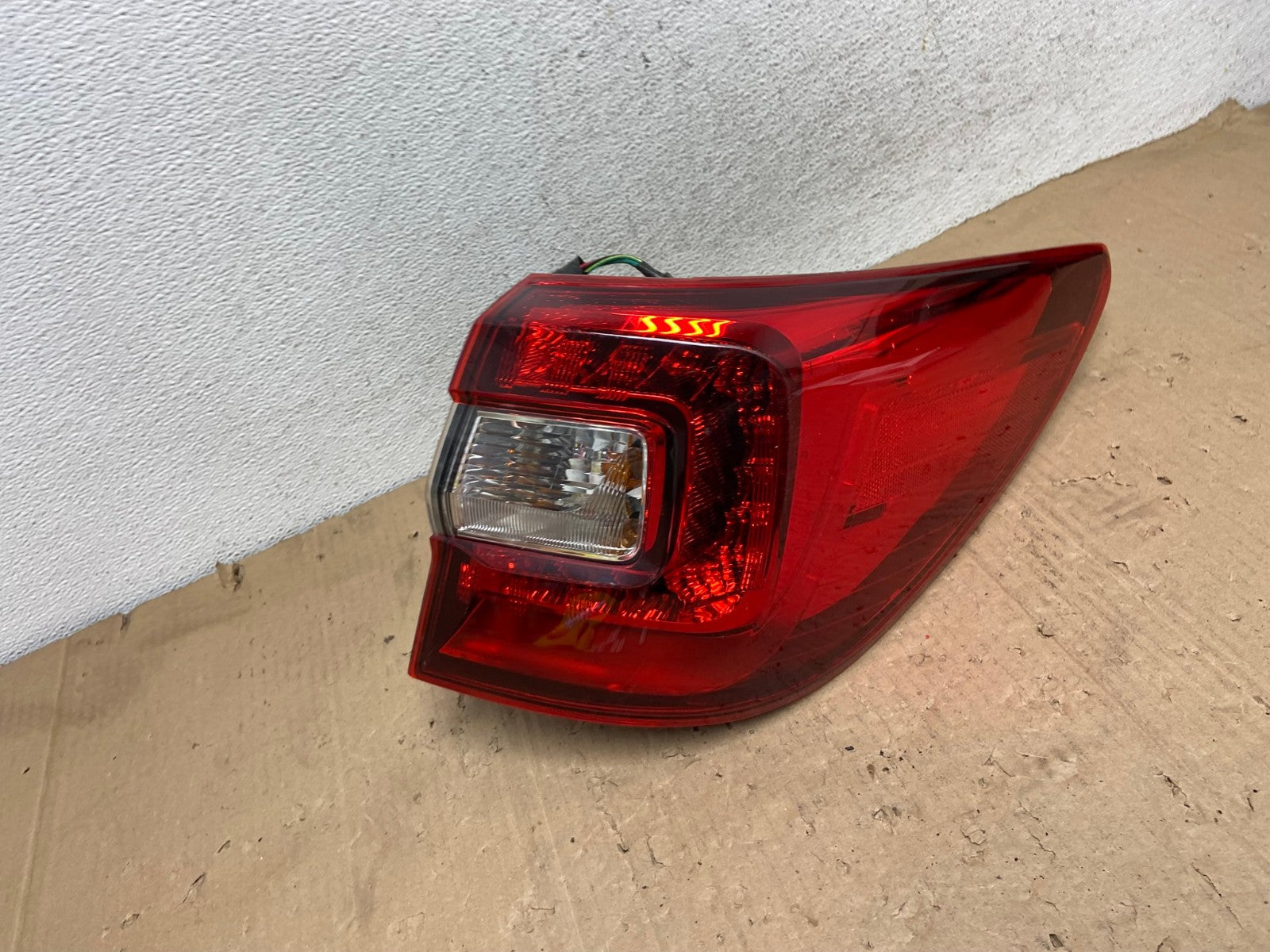 2015 - 2019 Subaru Outback Right Passenger RH Tail Light AE9319 LK2