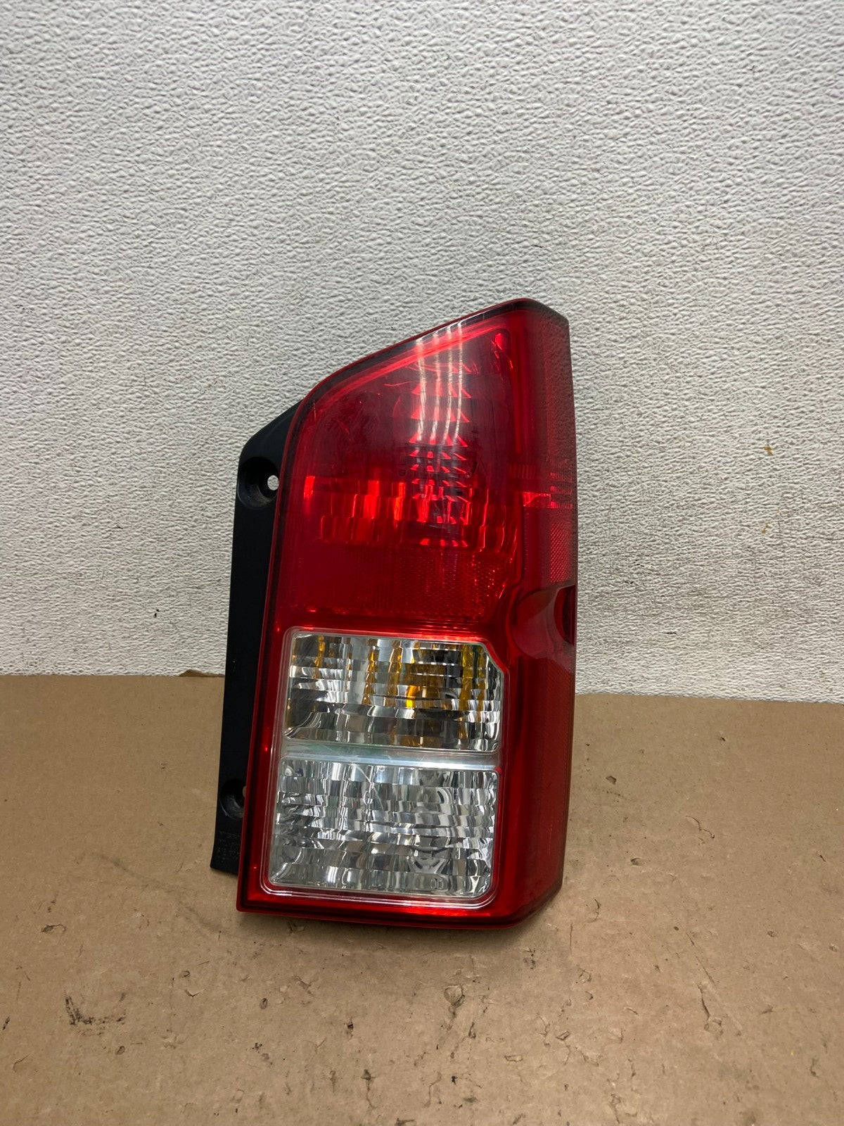 2005 to 2012 Nissan Pathfinder Right Passenger RH Side Tail Light AG43150