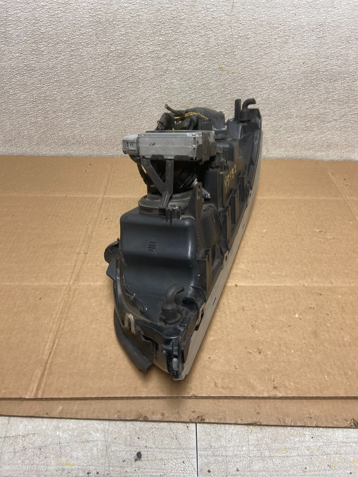 2001-2003 BMW E39 5 Series Headlight Right Passenger Side XENON OEM Y8482 DW10