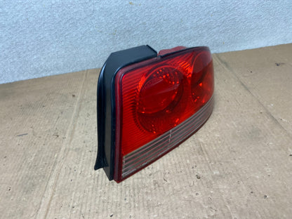 2002 to 2005 Hyundai Sonata Right Passenger Side Tail Light AA6611 LK2
