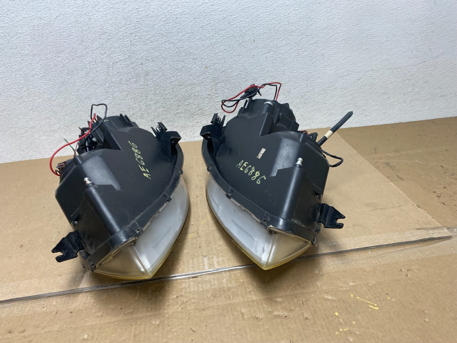 2002 to 2004 Nissan Altima Left+Right Side Set Halogen Headlights AE6886 DW10