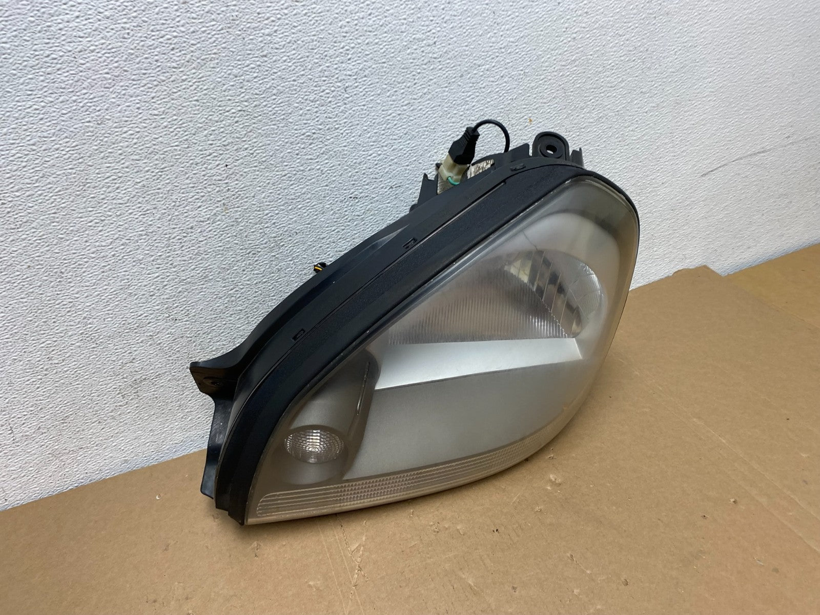 2005 to 2008 Hyundai Tucson Left Driver LH Side Headlight AD7874 DW2
