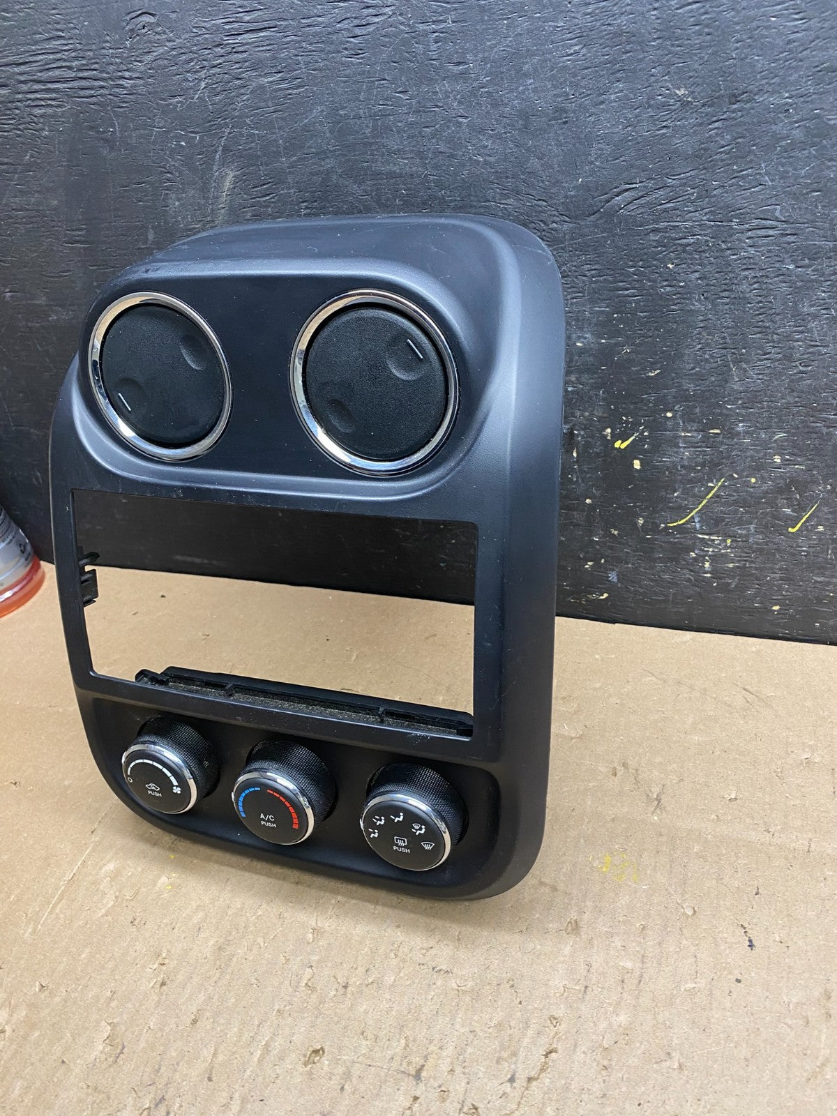 2011 to 2017 Jeep Compass Dash Climate Temperature Control Radio Bezel T4871  DG1