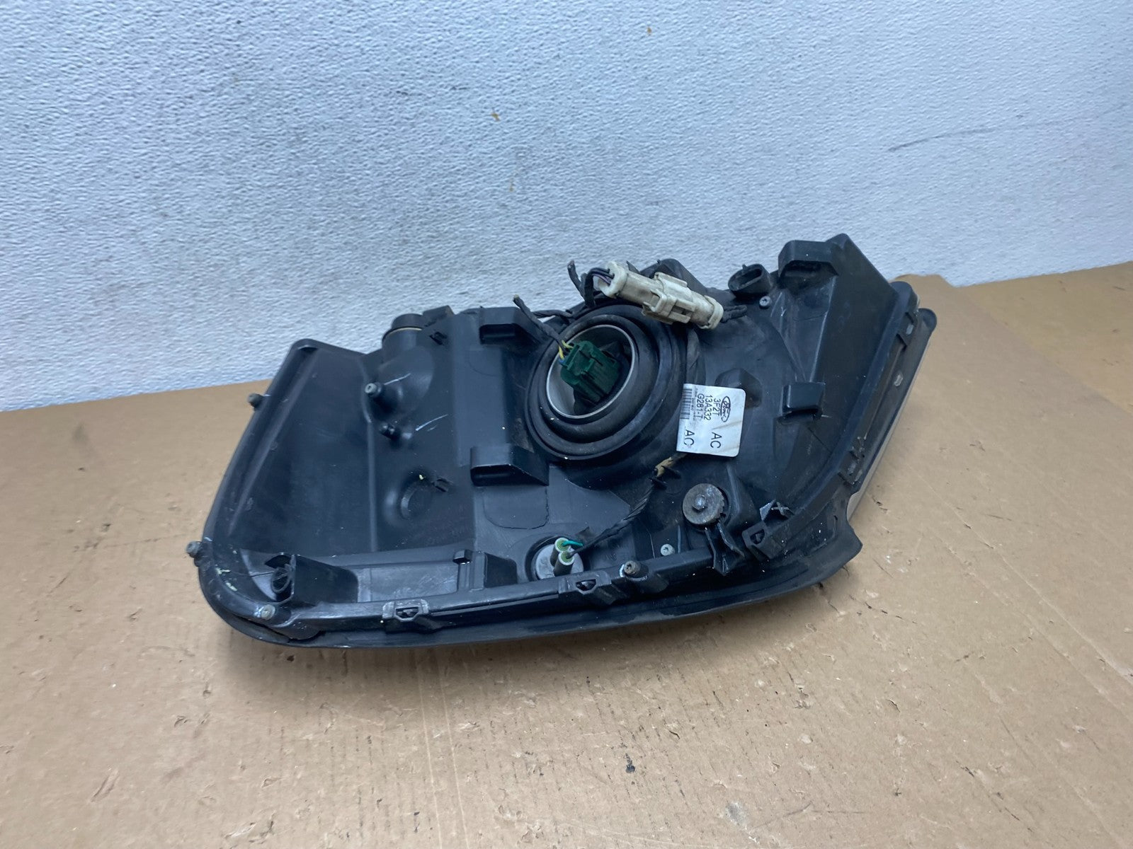 2004 - 2007 Ford Freestar Right Passenger RH Side Headlight Halogen AD8095 DW4