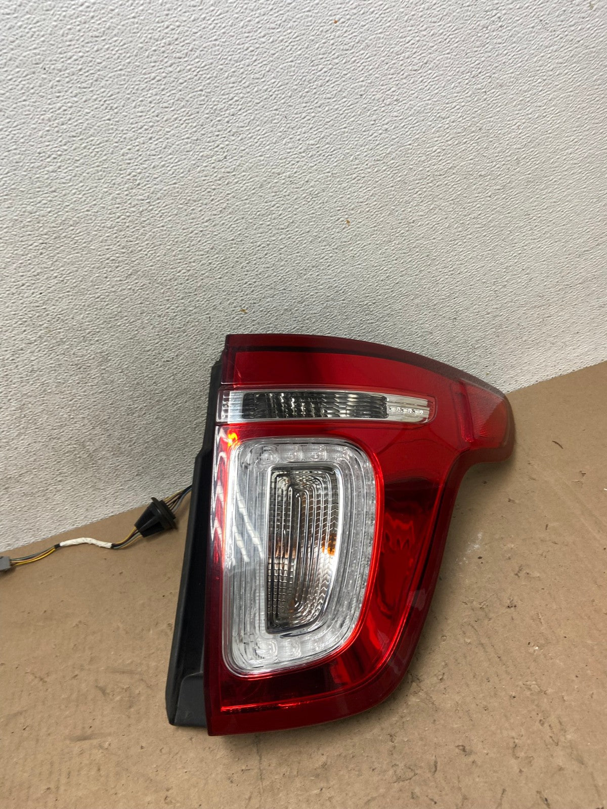 2011 2012 2013 2014 2015 Ford Explorer Right Passenger RH Tail light AE8929 LK0
