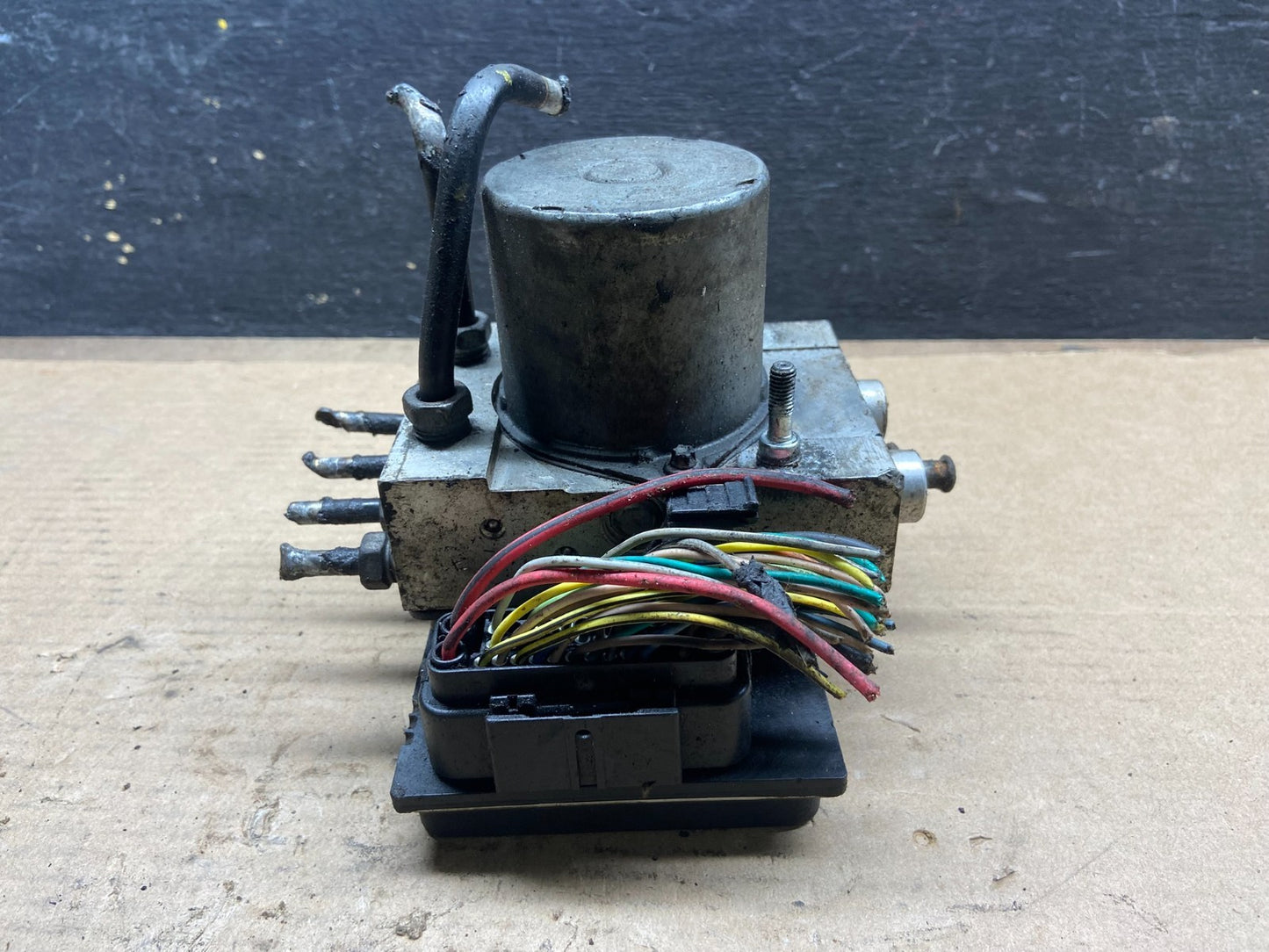 2012 GMC Yukon ABS Anti Lock Brake Pump Q1421 DG0