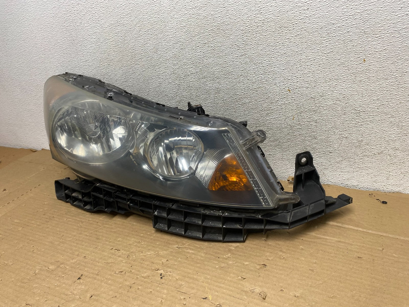 2008 to 2012 Honda Accord Sedan Right Passenger RH Headlight AG8212 DW2