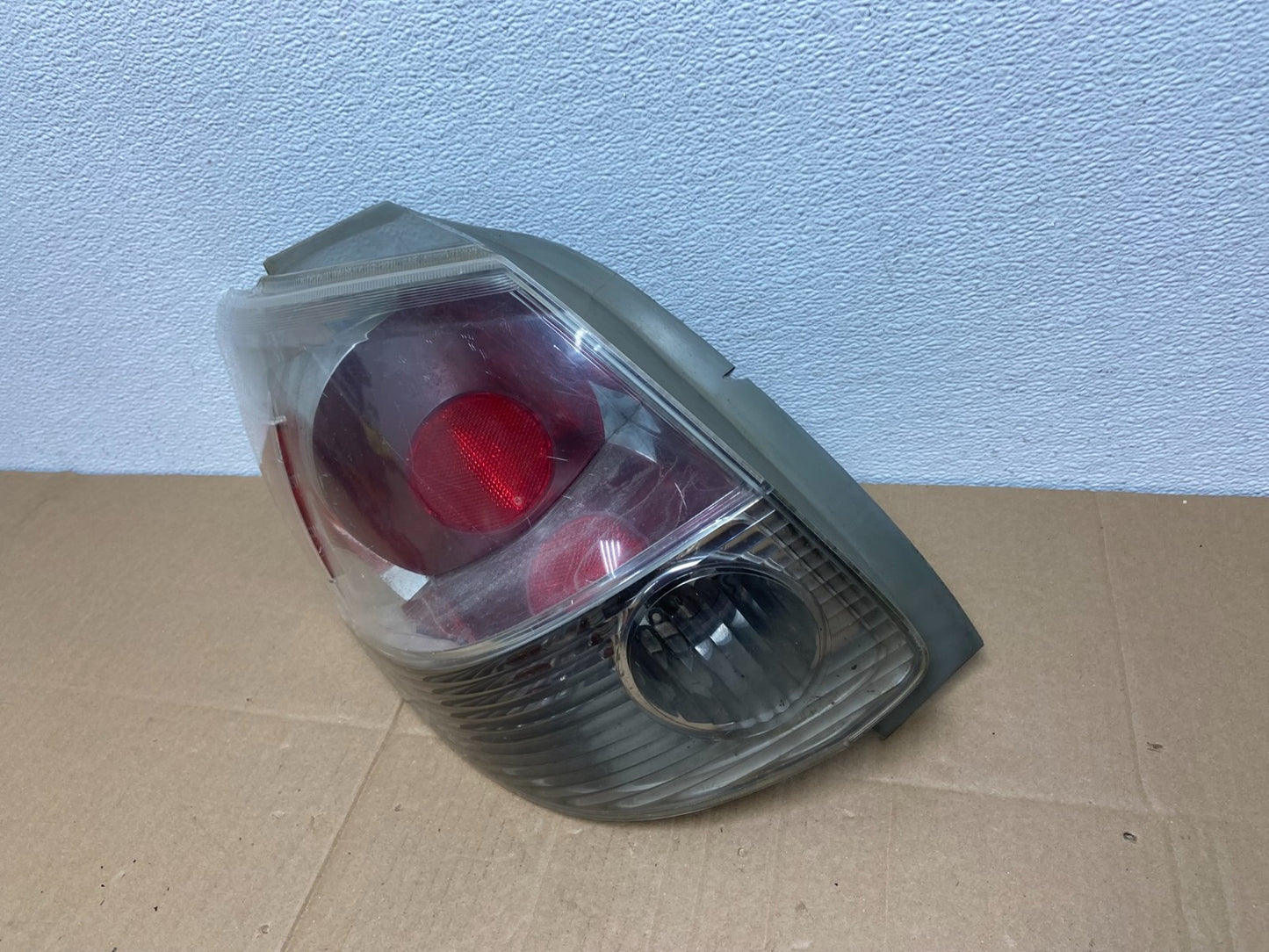 2004 - 2008 Toyota Matrix Left Driver LH Side Tail Light AB8057 DW1