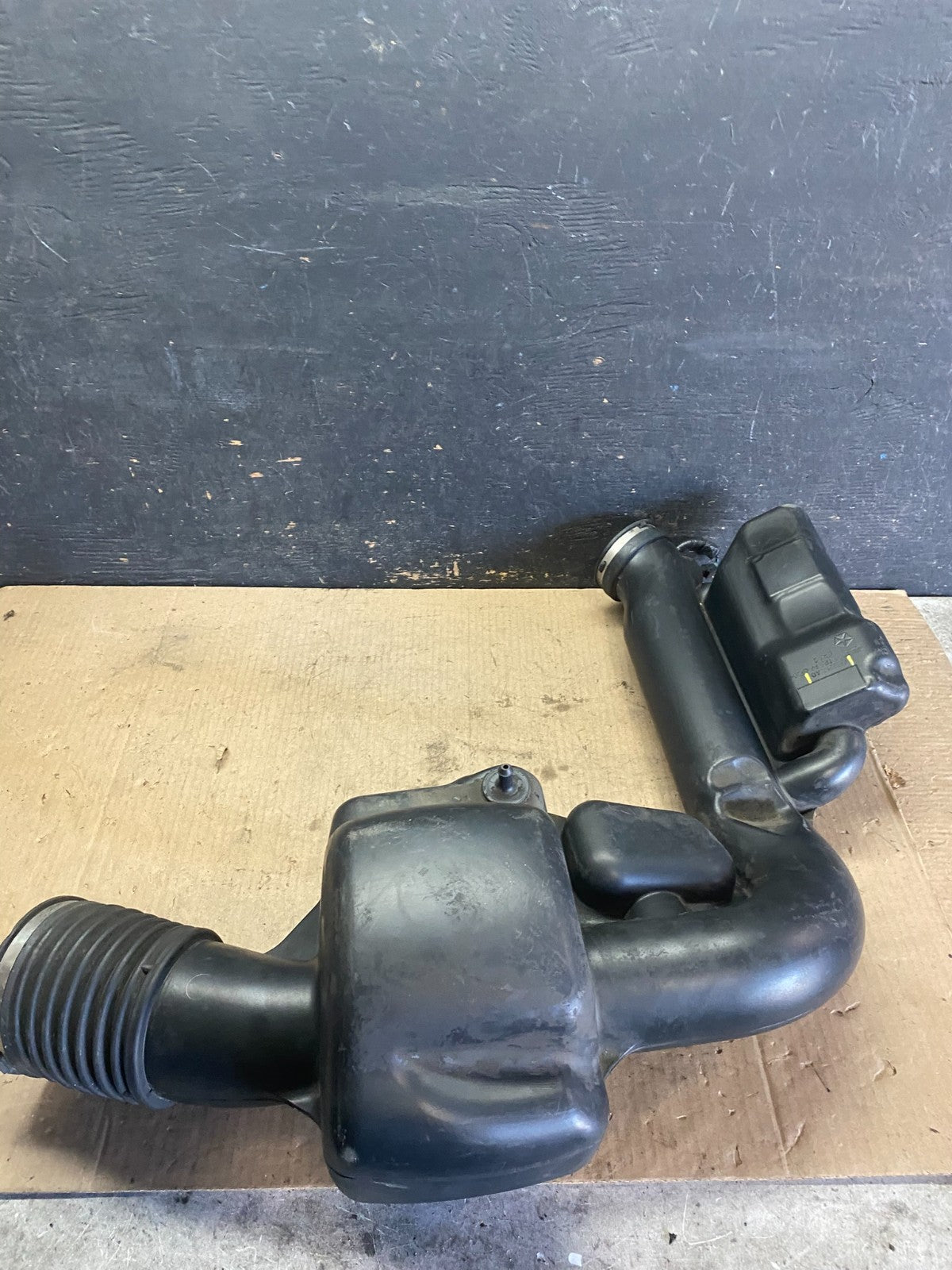 2011 - 2013 Dodge Durango 3.6L Resonator Air Intake Tube OEM q5846 DG5