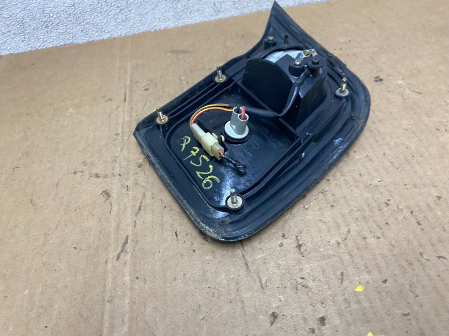 2001 2002 Subaru Forester Right Passenger RH Inner Lid Tail Light Oem Q7526 DW5