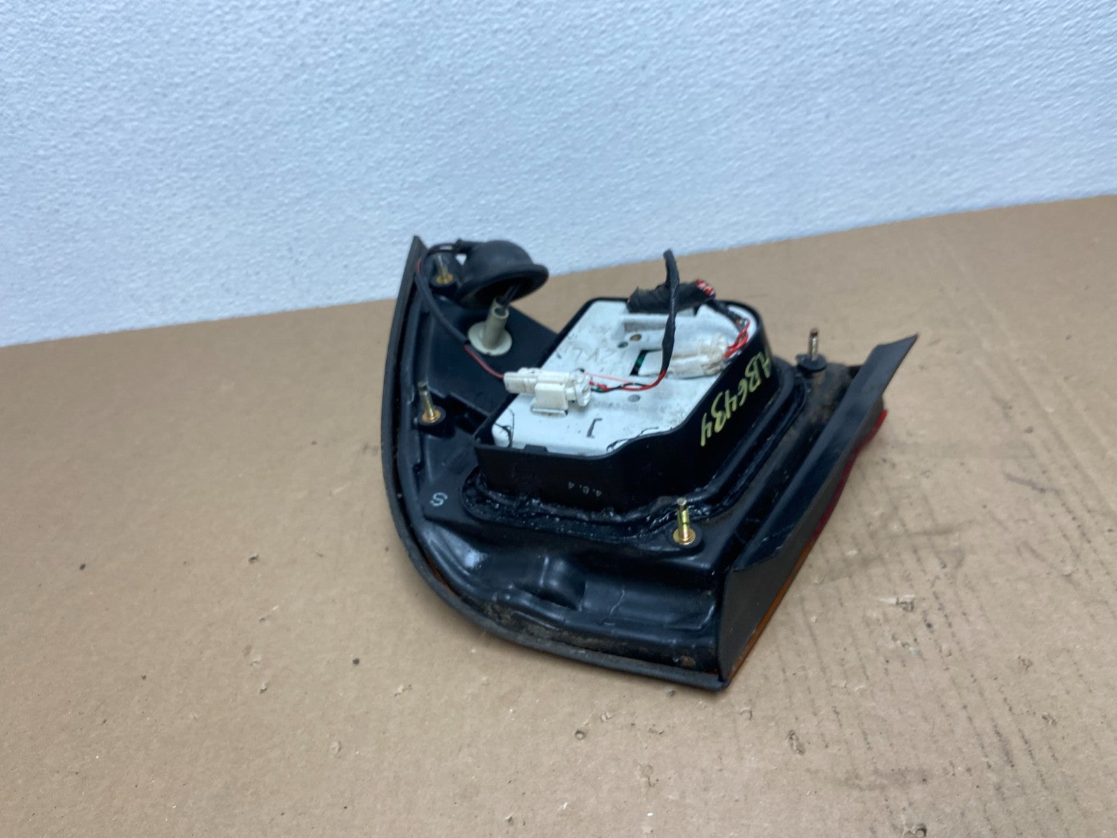 1995 1996 Nissan Maxima Left Driver LH Side Tail light Oem AB6434 DW3