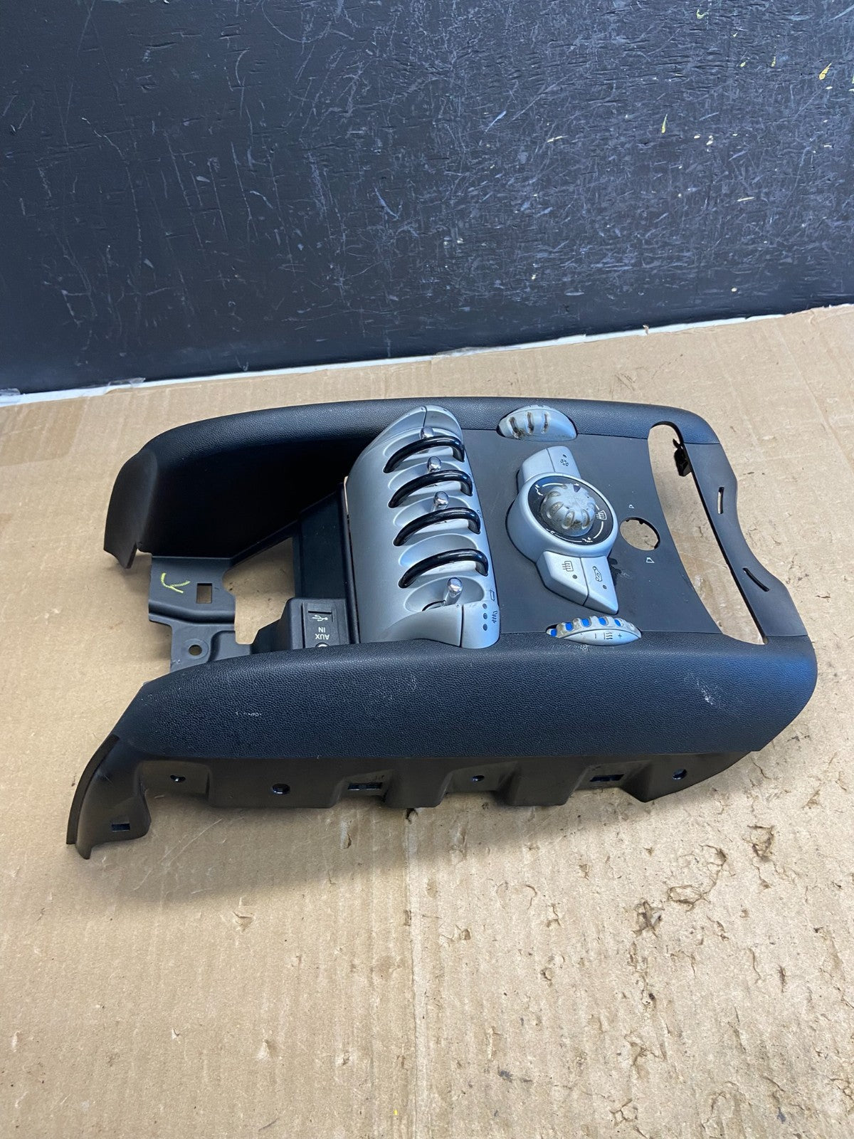 2008 to 2010 Mini Cooper Center Dash Climate Window Control AE2050 DG2