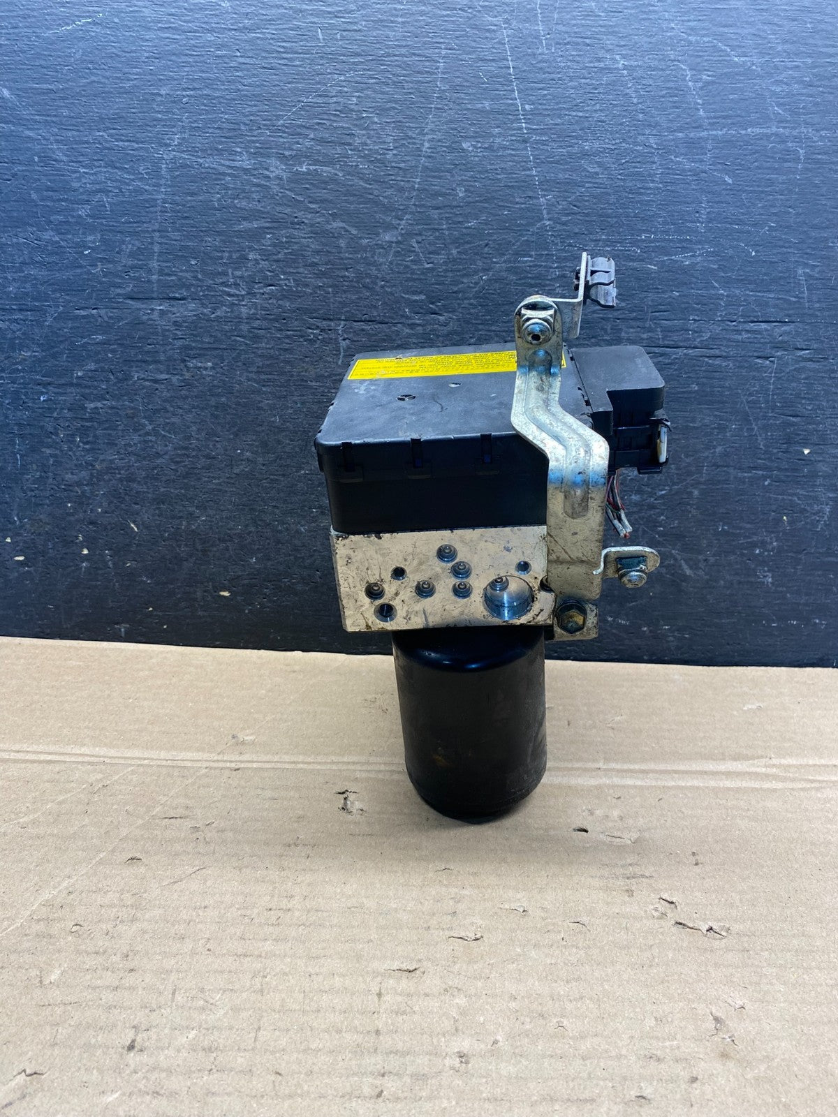 2004 - 2009 Toyota Prius ABS Brake Pump Anti Lock Module AH9911 DW3