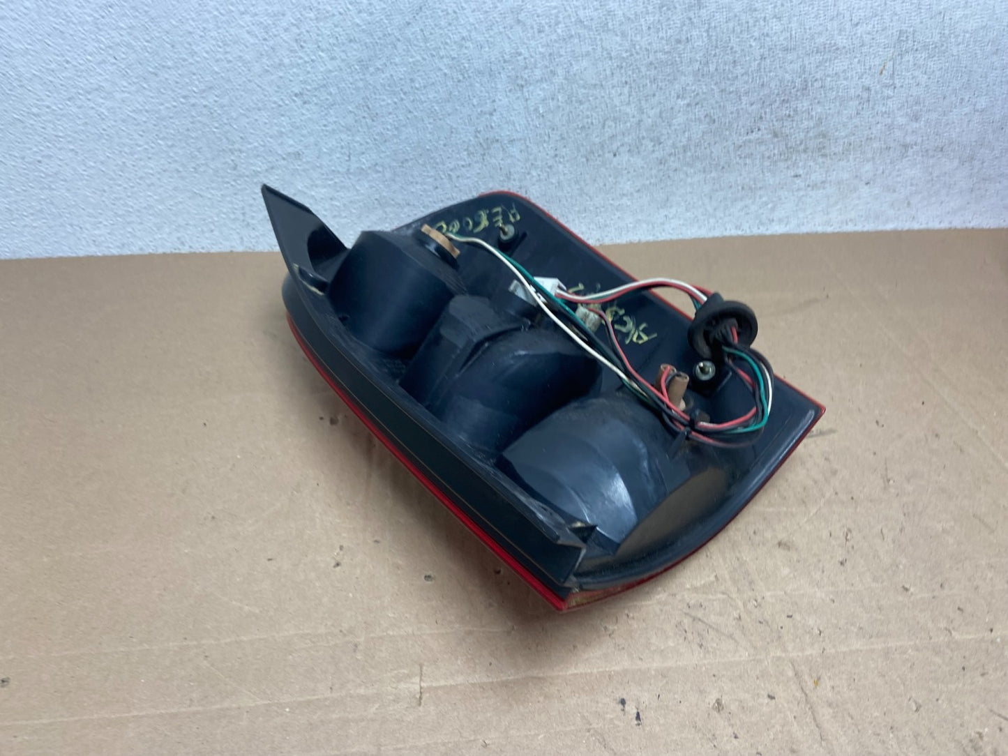 2002 to 2003 Mazda Mpv Left Driver LH Side Tail Light AE6000 DW4