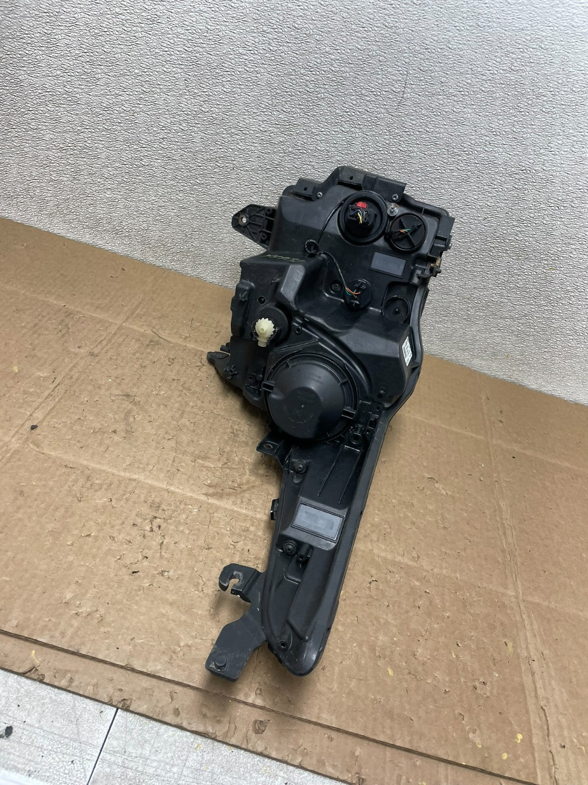 2013 to 2018 Cadillac Ats Left Driver LH Side Halogen Headlight OEM Y8932 DW9