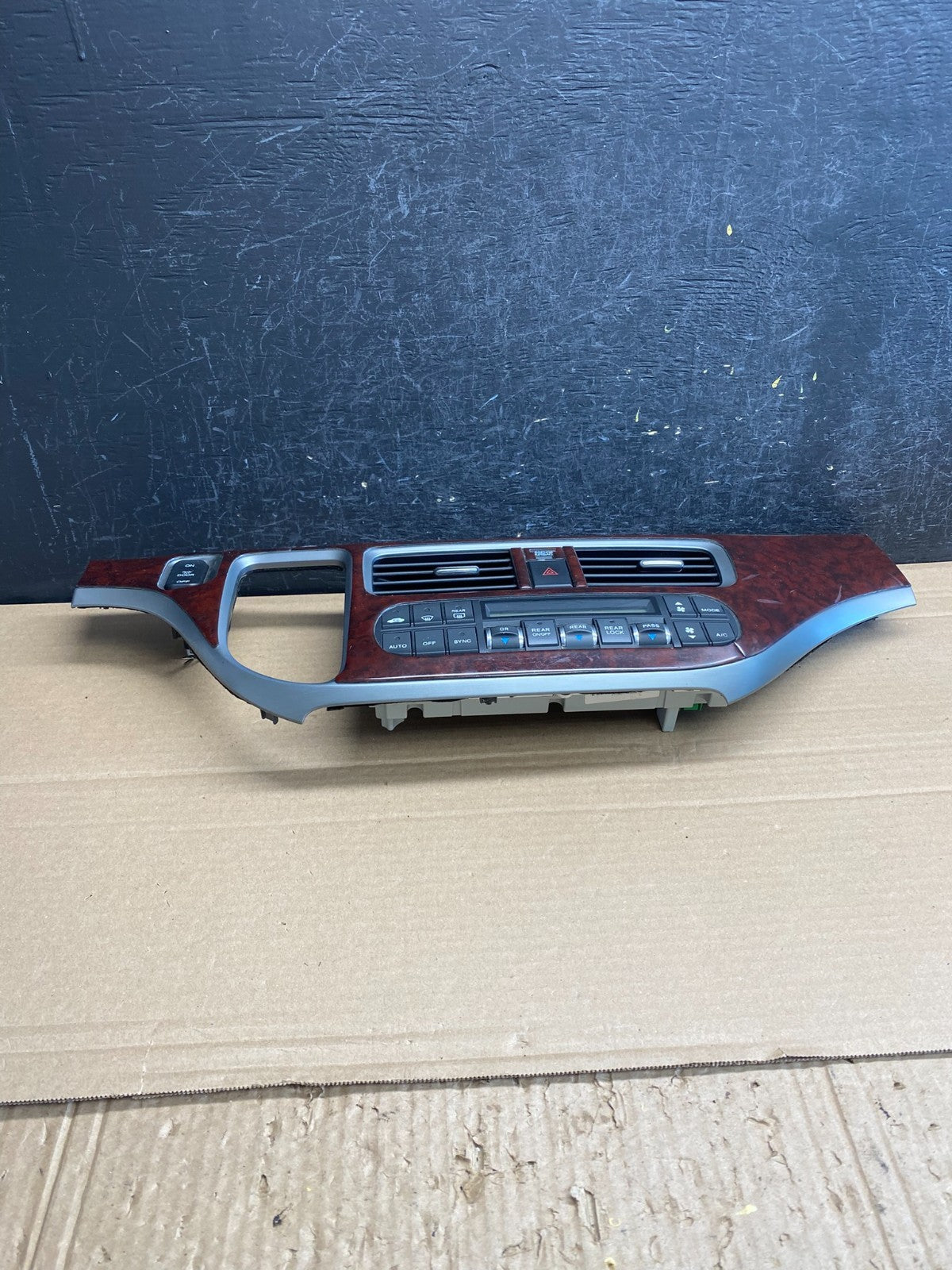 2005 to 2010 Honda Odyssey Radio Climate Control Dash Trim Bezel af9989 DG1