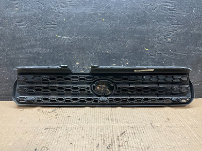 2004 2005 Toyota RAV4 Front Upper Grill Grille OEM X9764 DG4