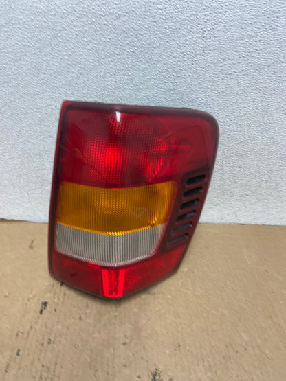 1999-2004 Jeep Grand Cherokee WJ Right Passenger Rh Tail Light AG2128 LK0