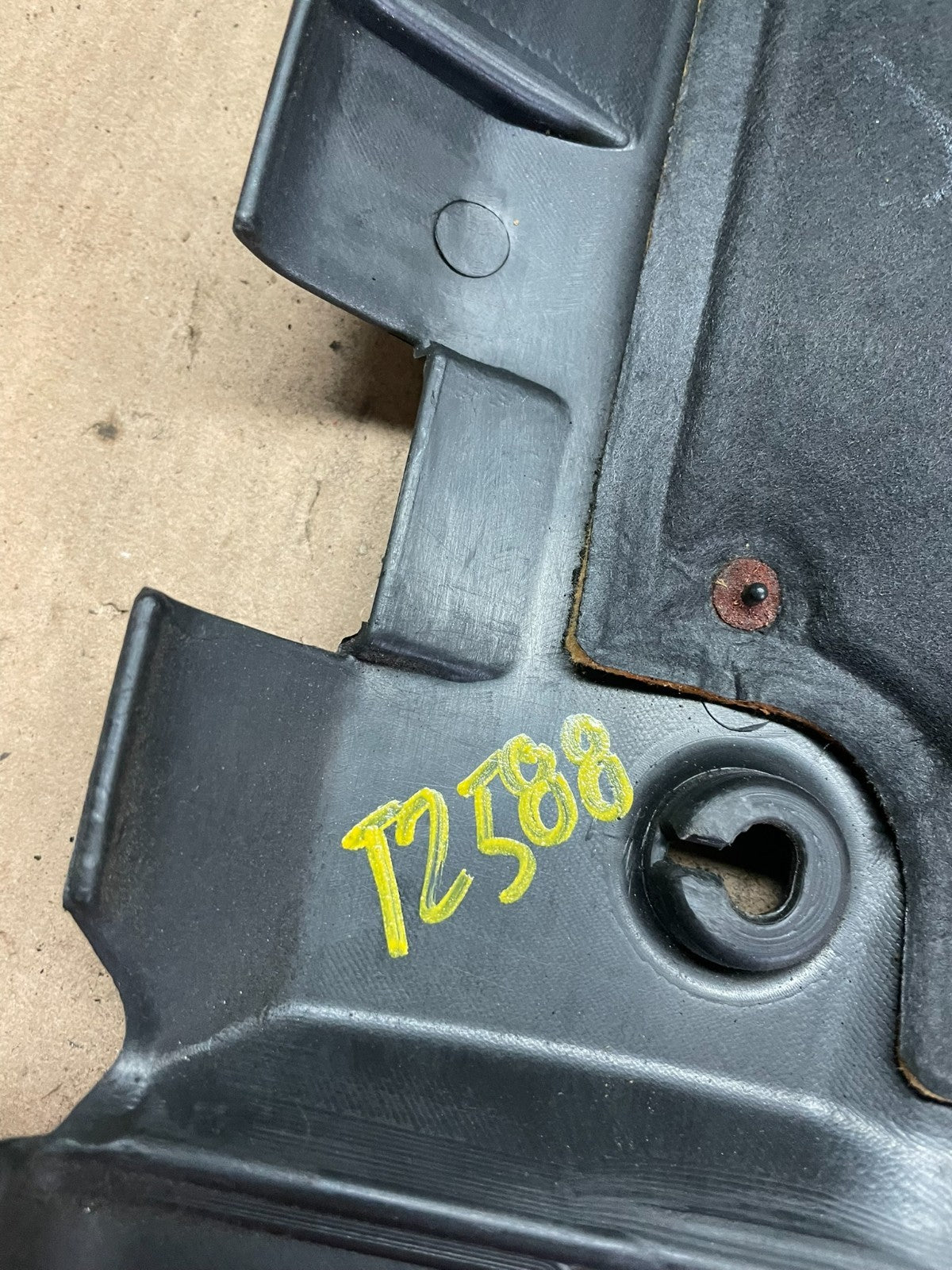 2001 to 2005 Hyundai XG350 V6 Engine Motor Cover T2588 DG9