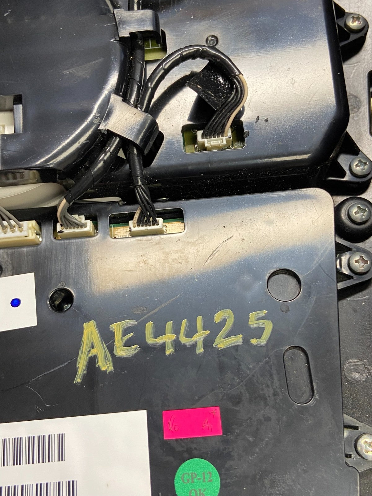 2011-2012 Cadillac SRX A/C Heater Radio Climate Control Panel Bezel OE ae4425 DG7