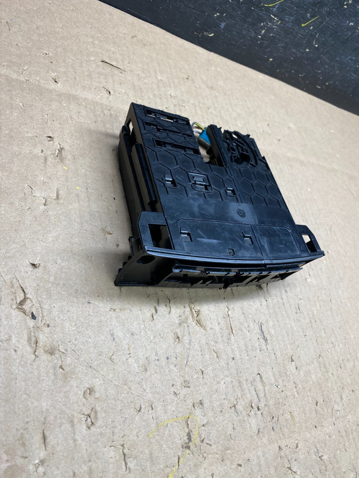 2007-2012 Mercedes GL450 X164 Center Console Ash Tray Compartment OEM T4700 DG3