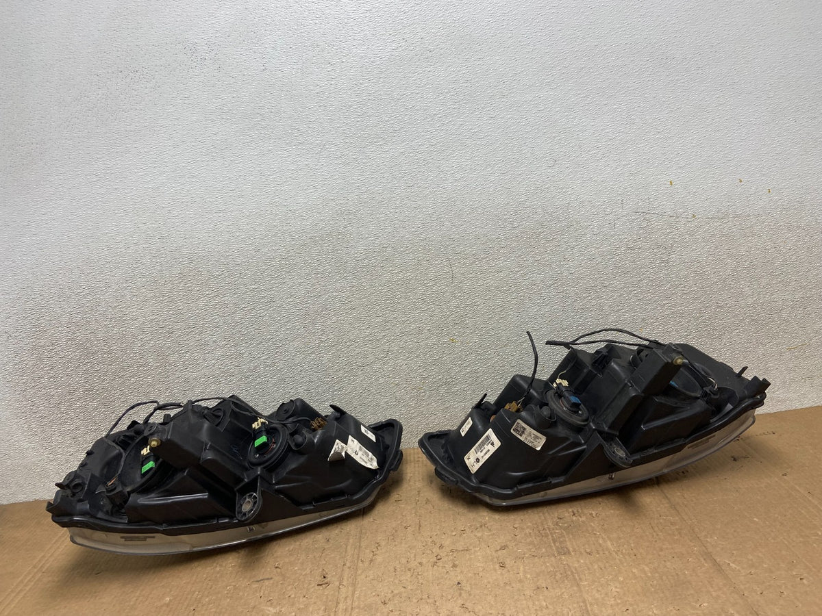 2008 to 2016 Chrysler Town and Country Left+Right Side Headlights AA7122 DW8