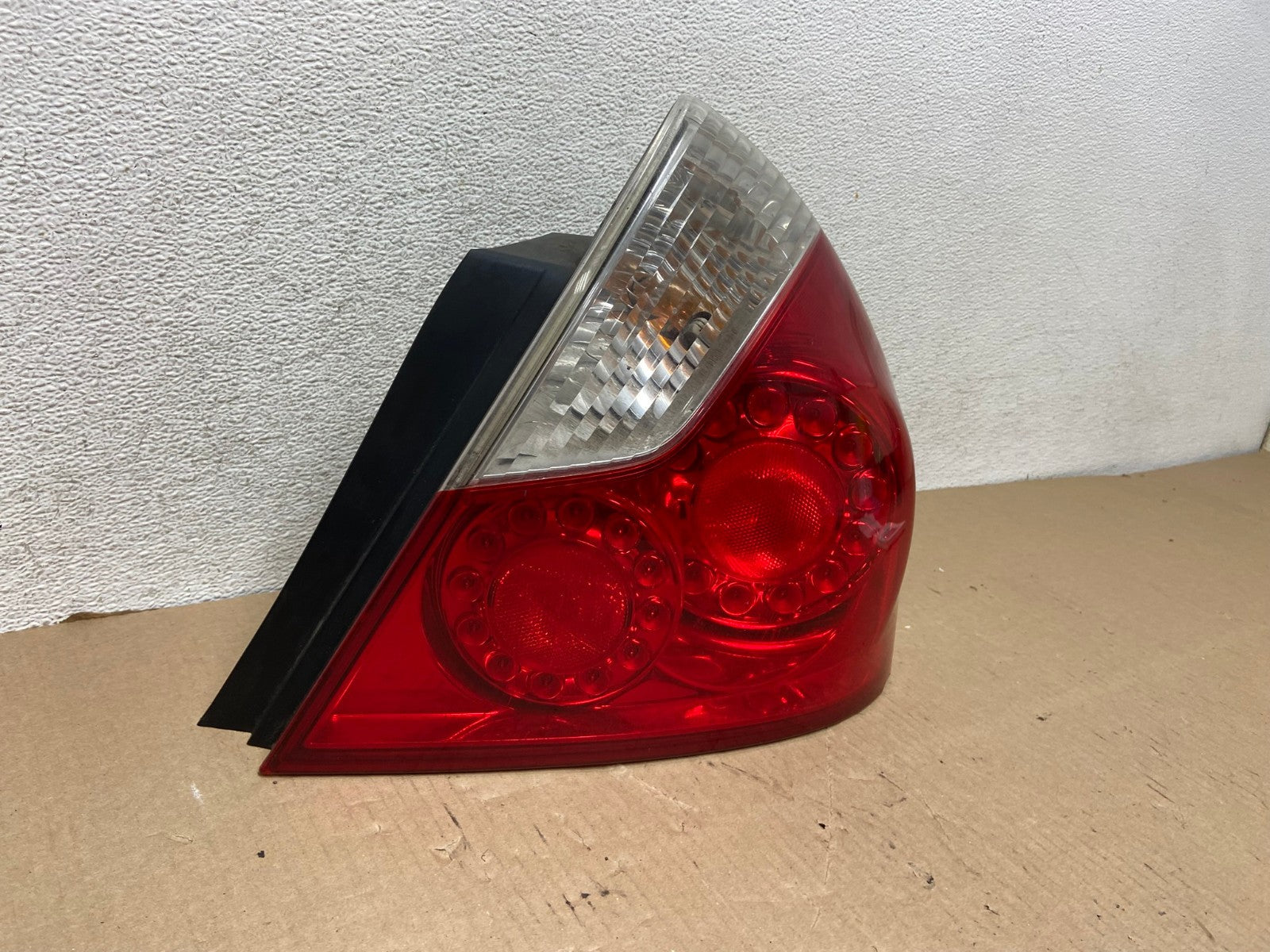 2006 2007 Infiniti M35 M35X M45 Right Passenger Side Tail Light AG7928 LK1