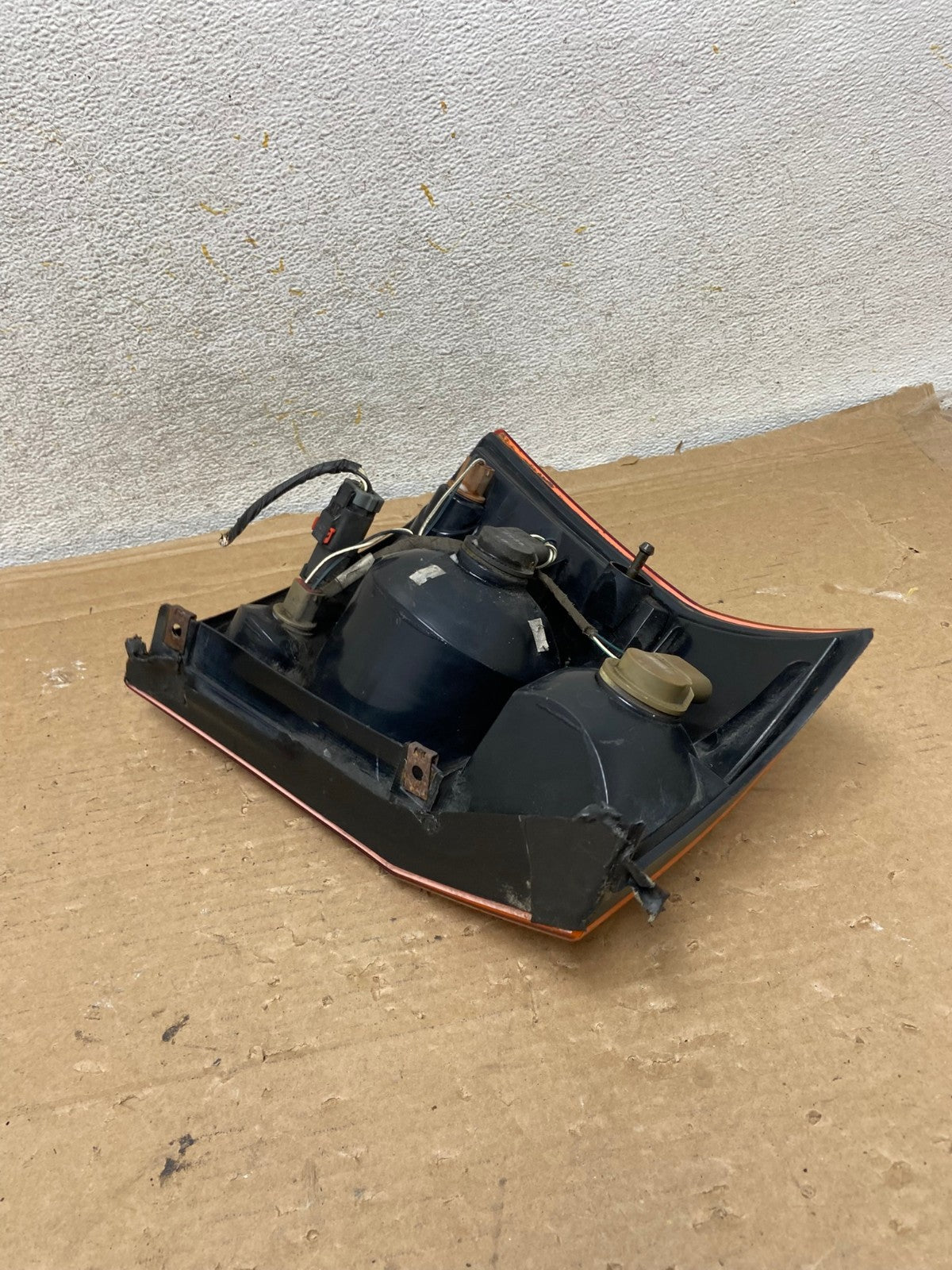 2004 to 2006 Chrysler Pacifica Right Passenger Rh Side Tail Light AH8408 LK6