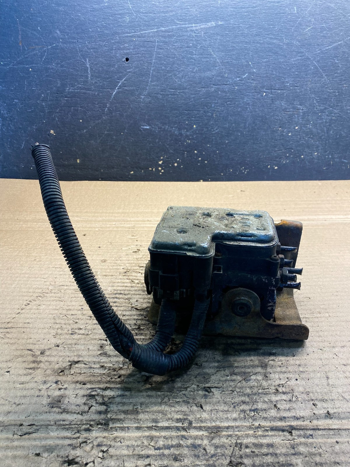 2004-07 Chevrolet Express ABS Pump Control OEM 13567136 Module AA3333 DG4