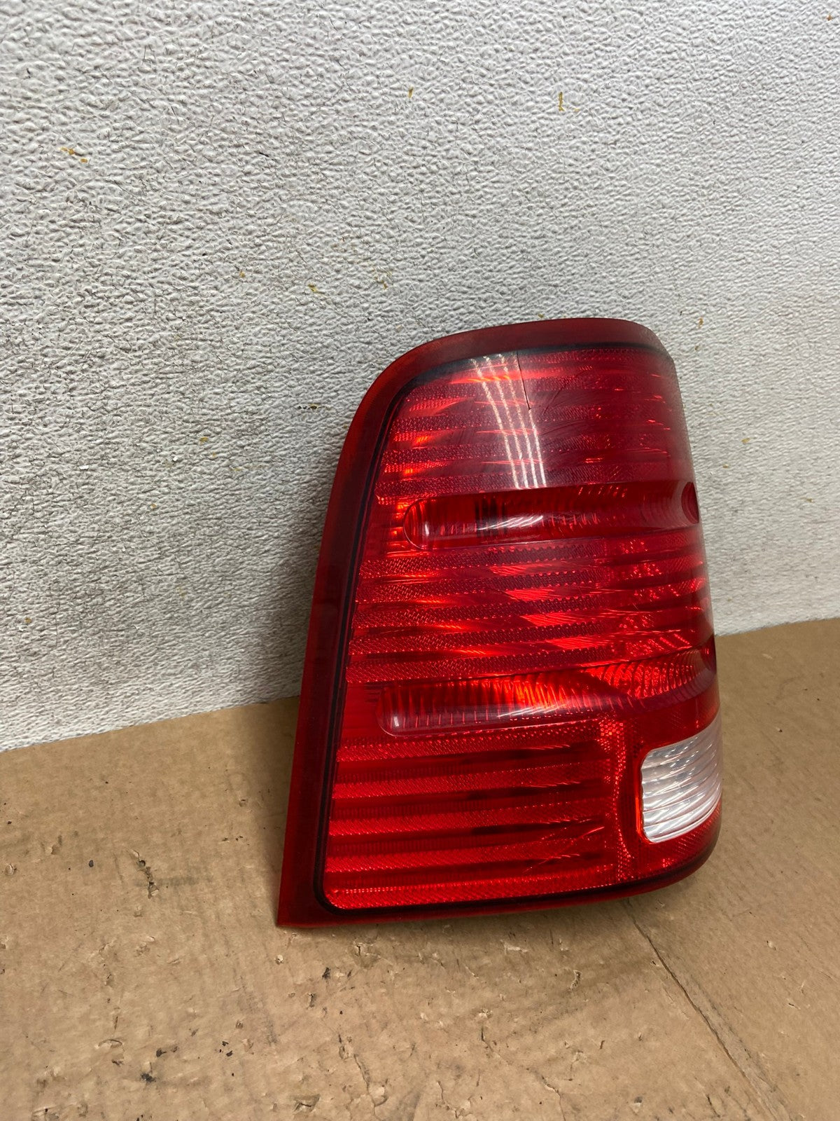 2002 to 2005 Ford Explorer Left Driver Lh Side Tail light AI5486 LK2