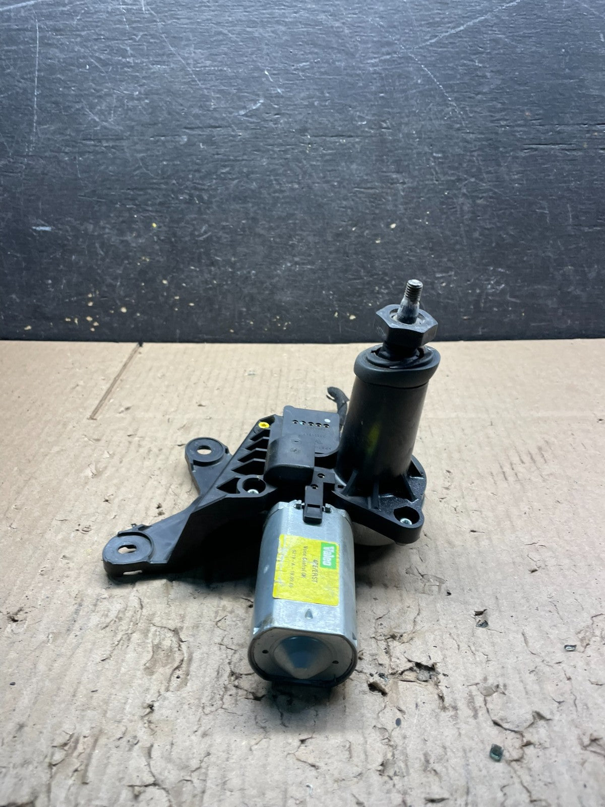 2010 to 2016 Cadillac SRX Rear Windshield Washer Wiper Motor V8835 DG2