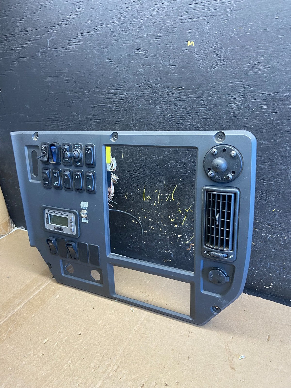 2018 Mack Dash Panel with Rocker Switches 84MT5102M CXU612 AB19801
