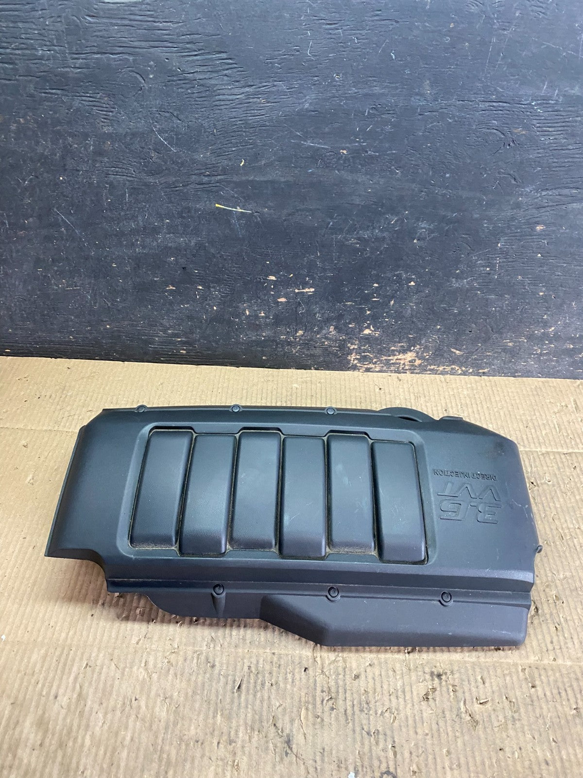 2007 to 2008 GMC Acadia 3.6L VVT Engine Cover Shield OEM T9452 DG0