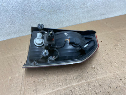 2005 - 2007 Chrysler 300 Left Driver Lh Side Tail Light Z1083 DW7