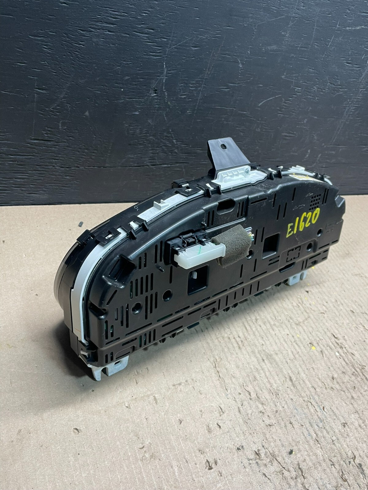 2011 2012 Lincoln MKZ Speedometer Cluster Gauge OEM E1620 DG17