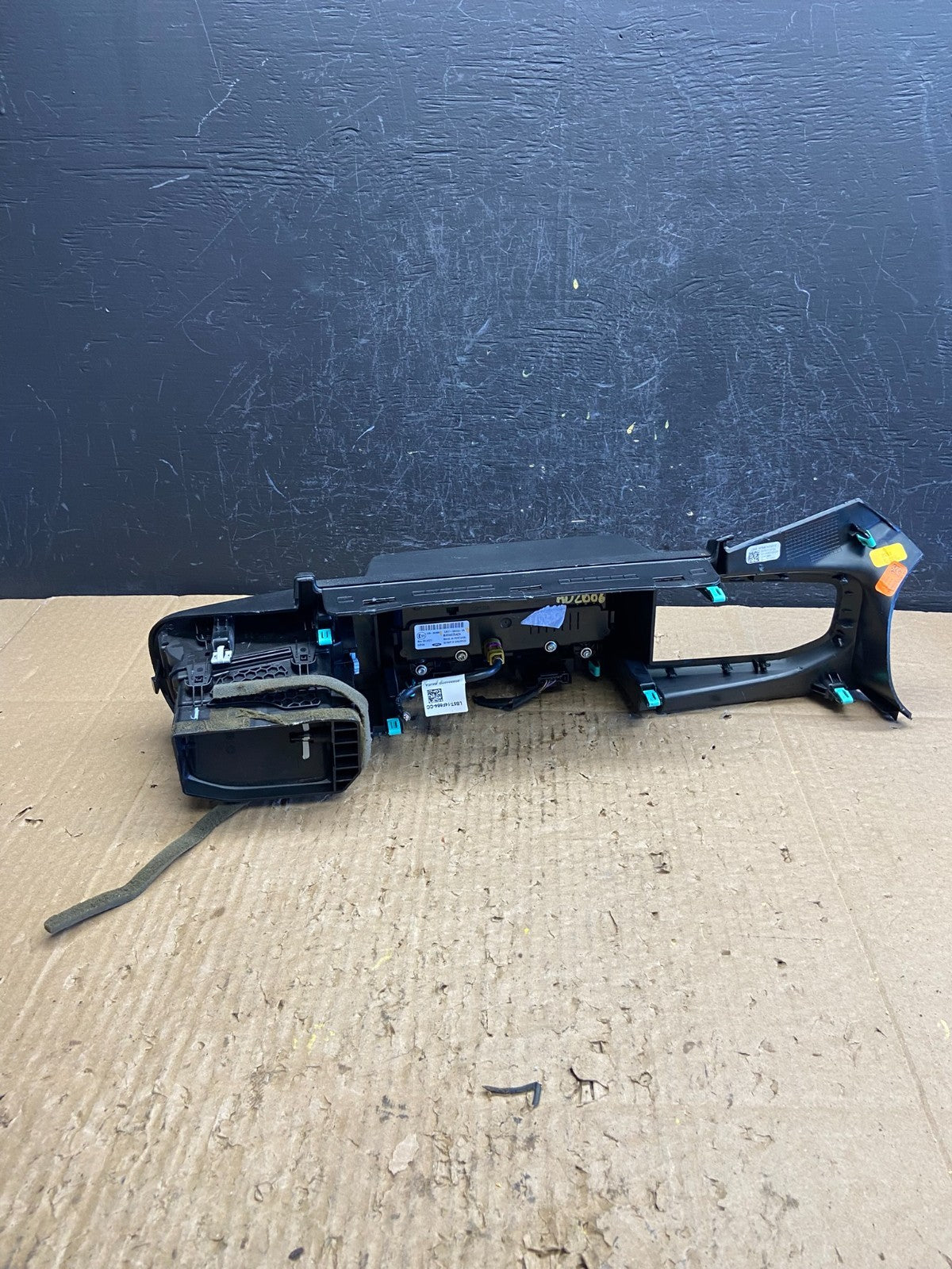 2020 to 2023 Ford Explorer Console Radio Display Screen Air Vents AD2006 DG5
