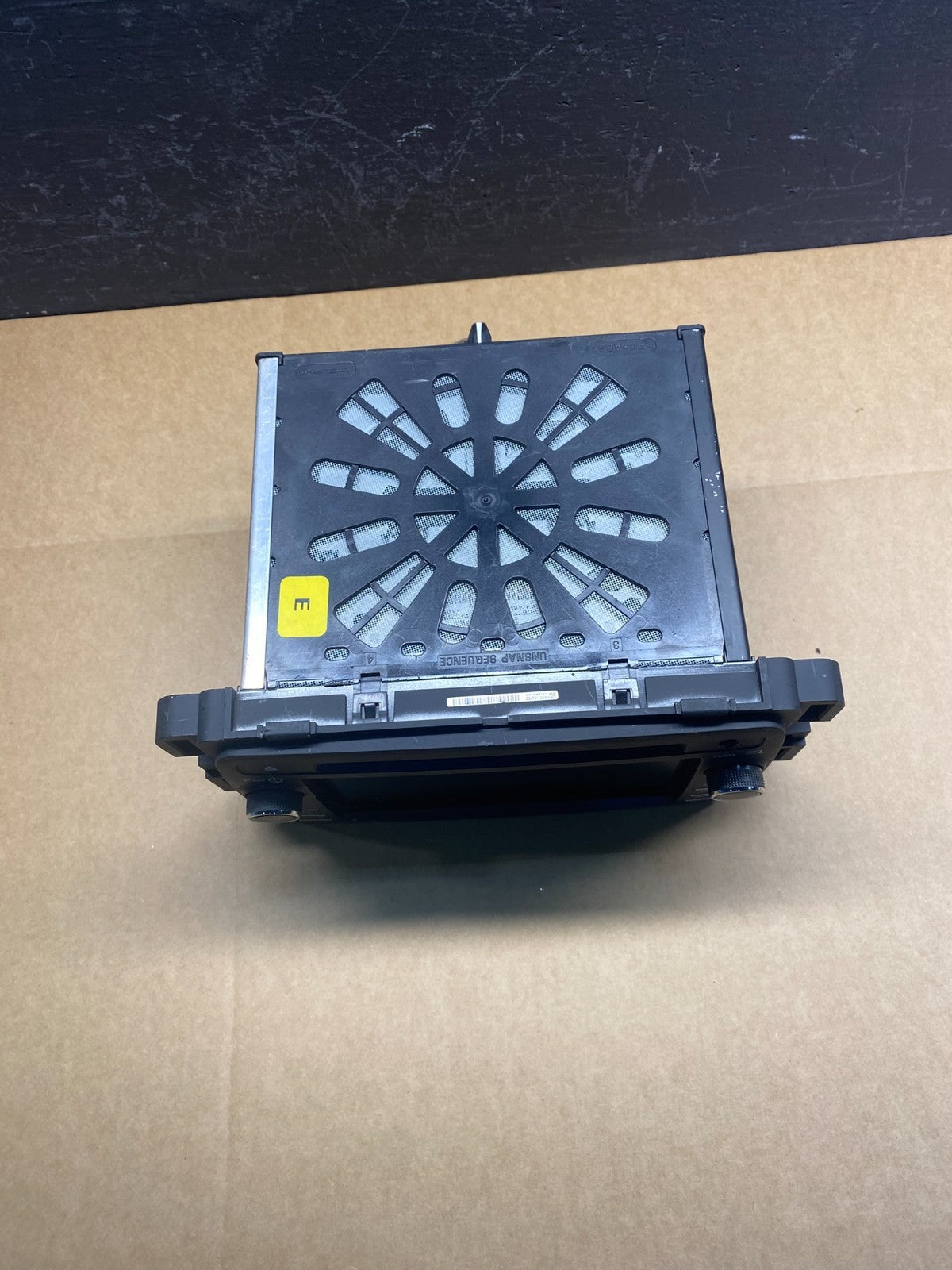 2013 2014 GMC Acadia Radio Display Screen AM/FM AUX OEM AC2720 DG3