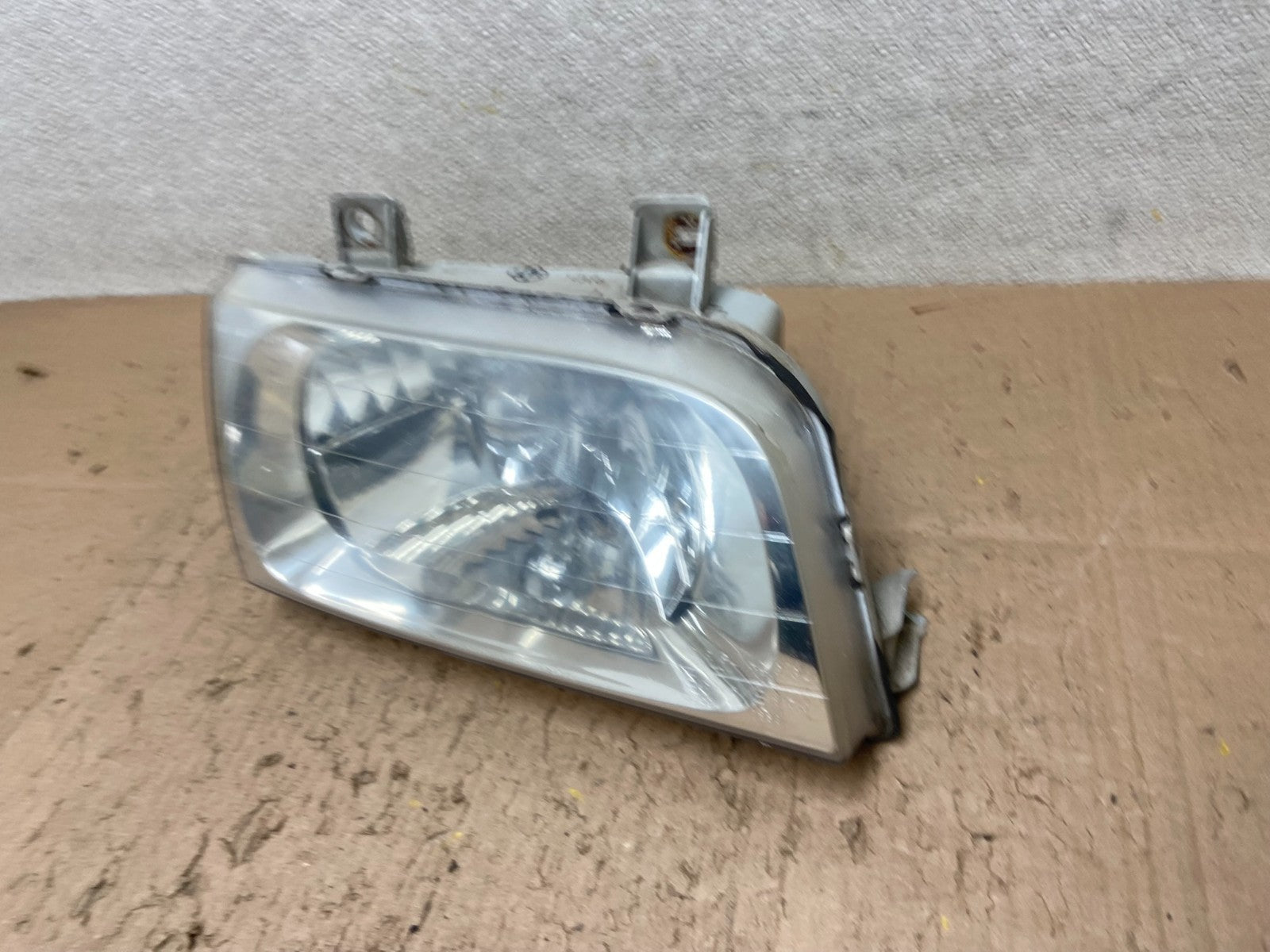 1998 to 2002 Kia Sportage Right Passenger RH Halogen Headlight OEM Y4964 DG1